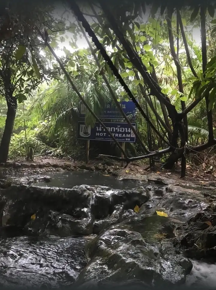 น้ำตกร้อน (Hot Stream) กระบี่ แช่น้ำแร่อุ่นกลางป่า